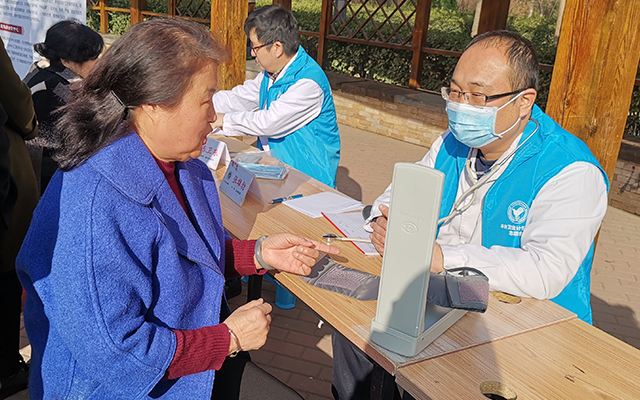 【学雷锋日】江南体育·官方网站,江南中国官方门户举办“爱满京城，牵手智慧家医”志愿服务活动(图5)